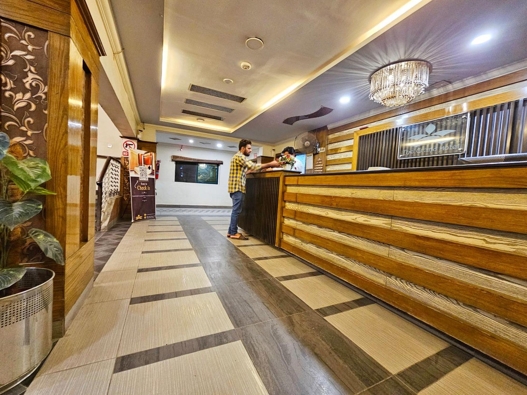 The Grand Hotel Multan Exterior foto