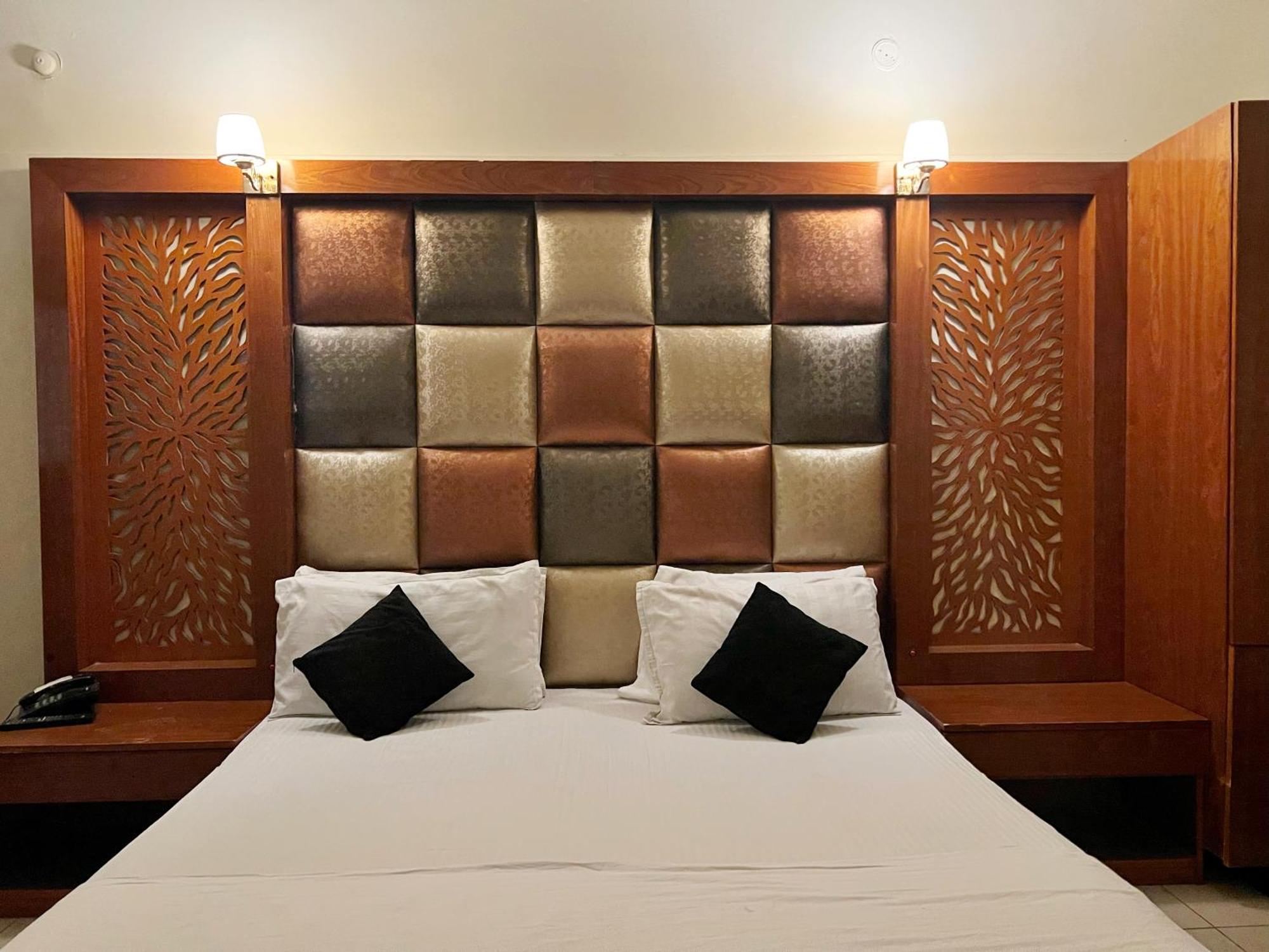 The Grand Hotel Multan Exterior foto