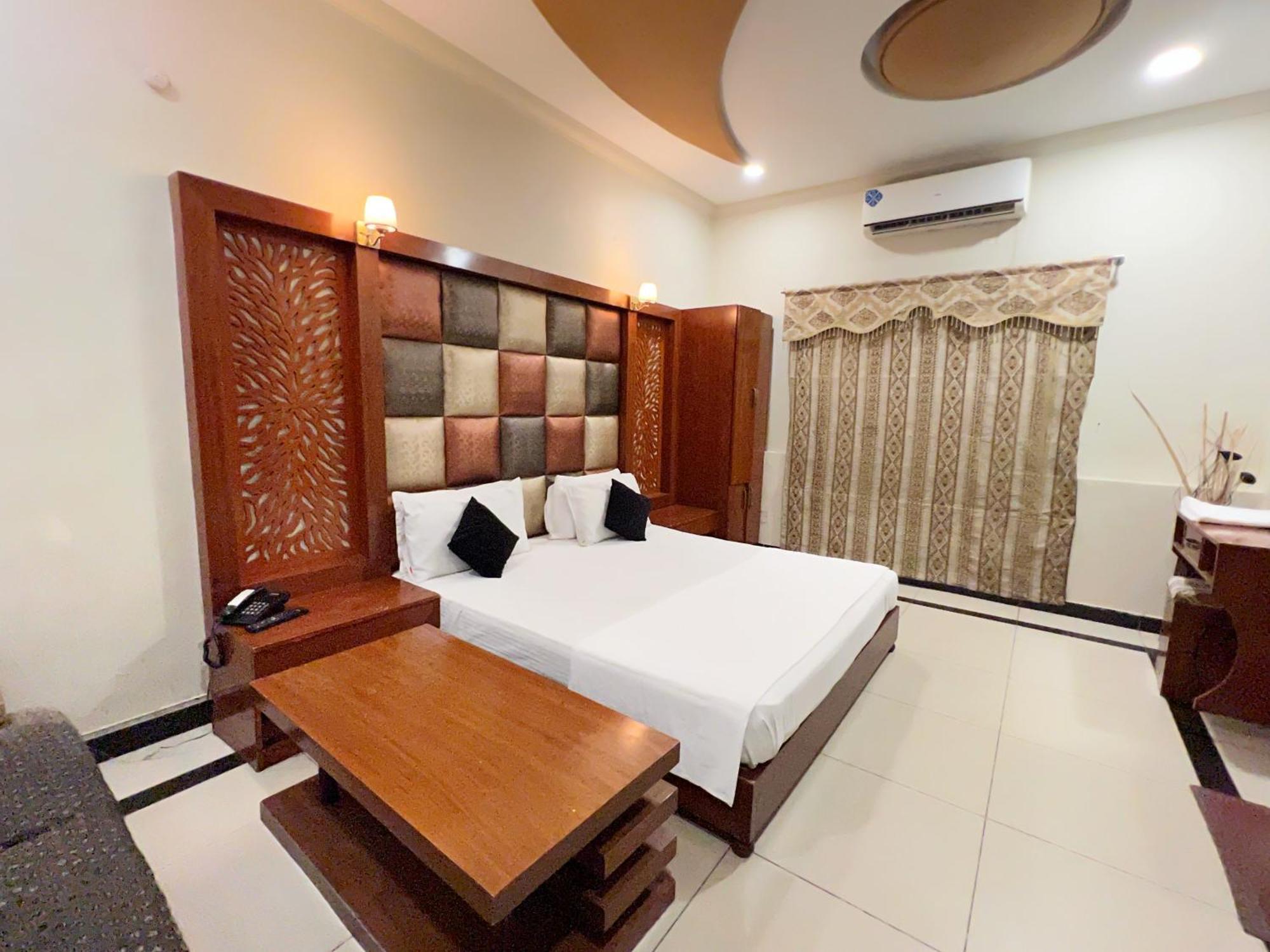 The Grand Hotel Multan Exterior foto