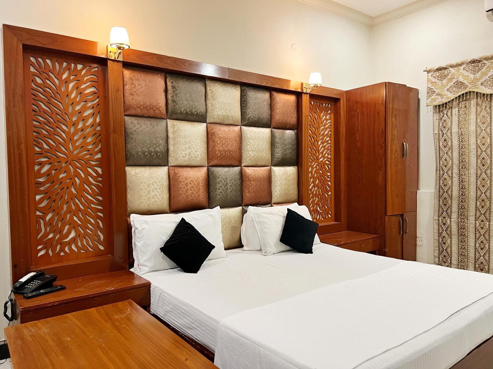 The Grand Hotel Multan Exterior foto