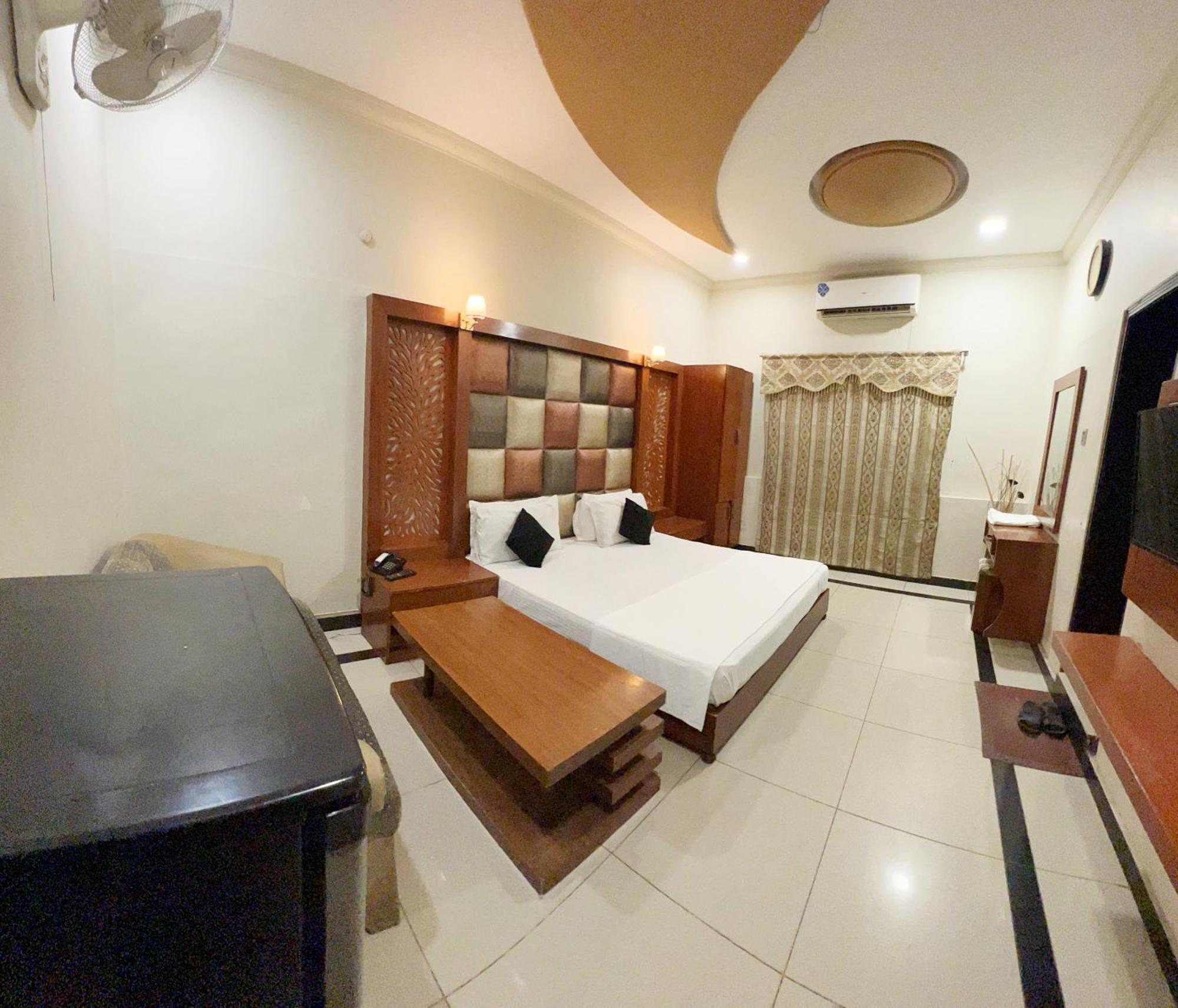 The Grand Hotel Multan Exterior foto