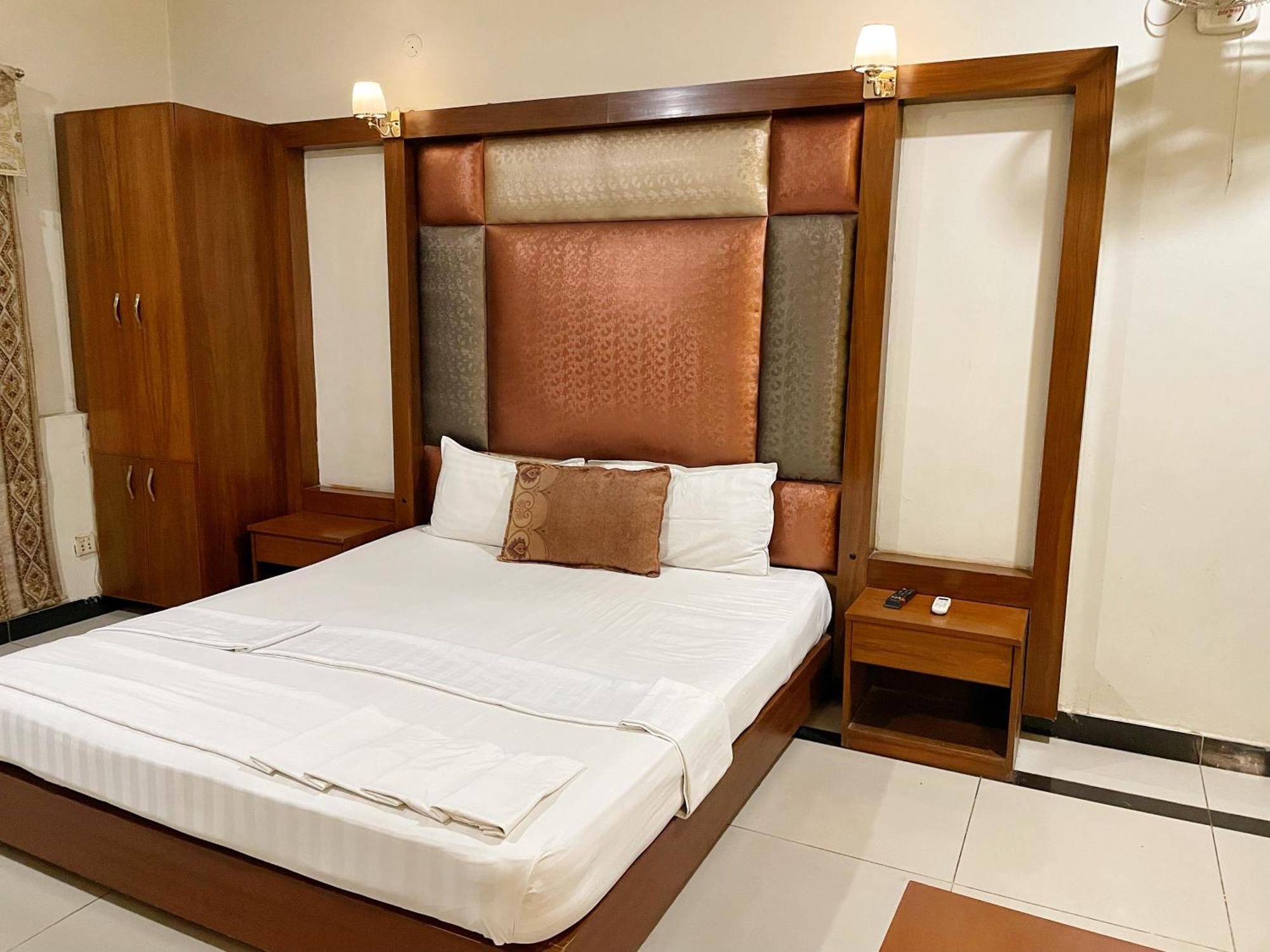 The Grand Hotel Multan Exterior foto