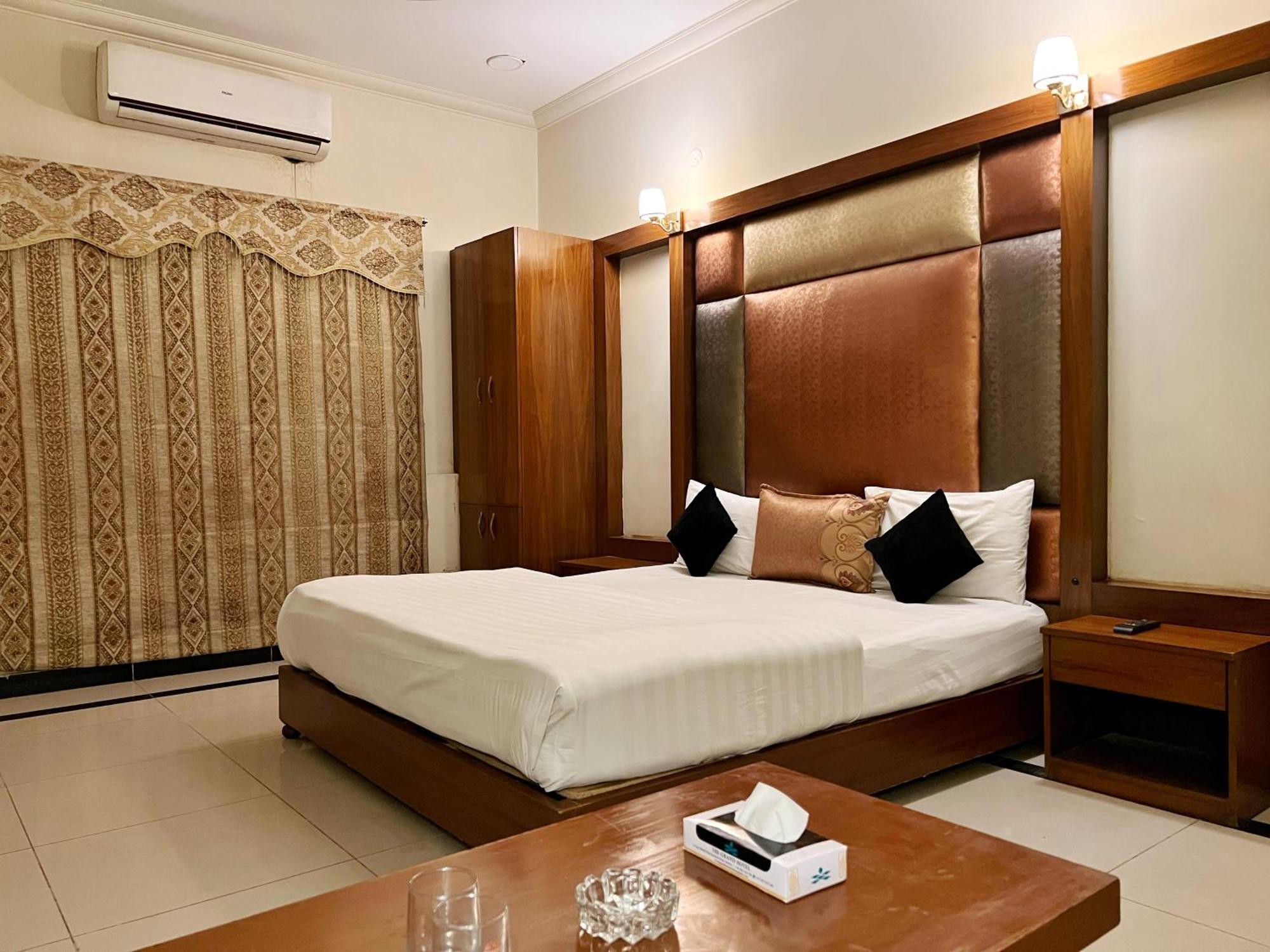 The Grand Hotel Multan Exterior foto