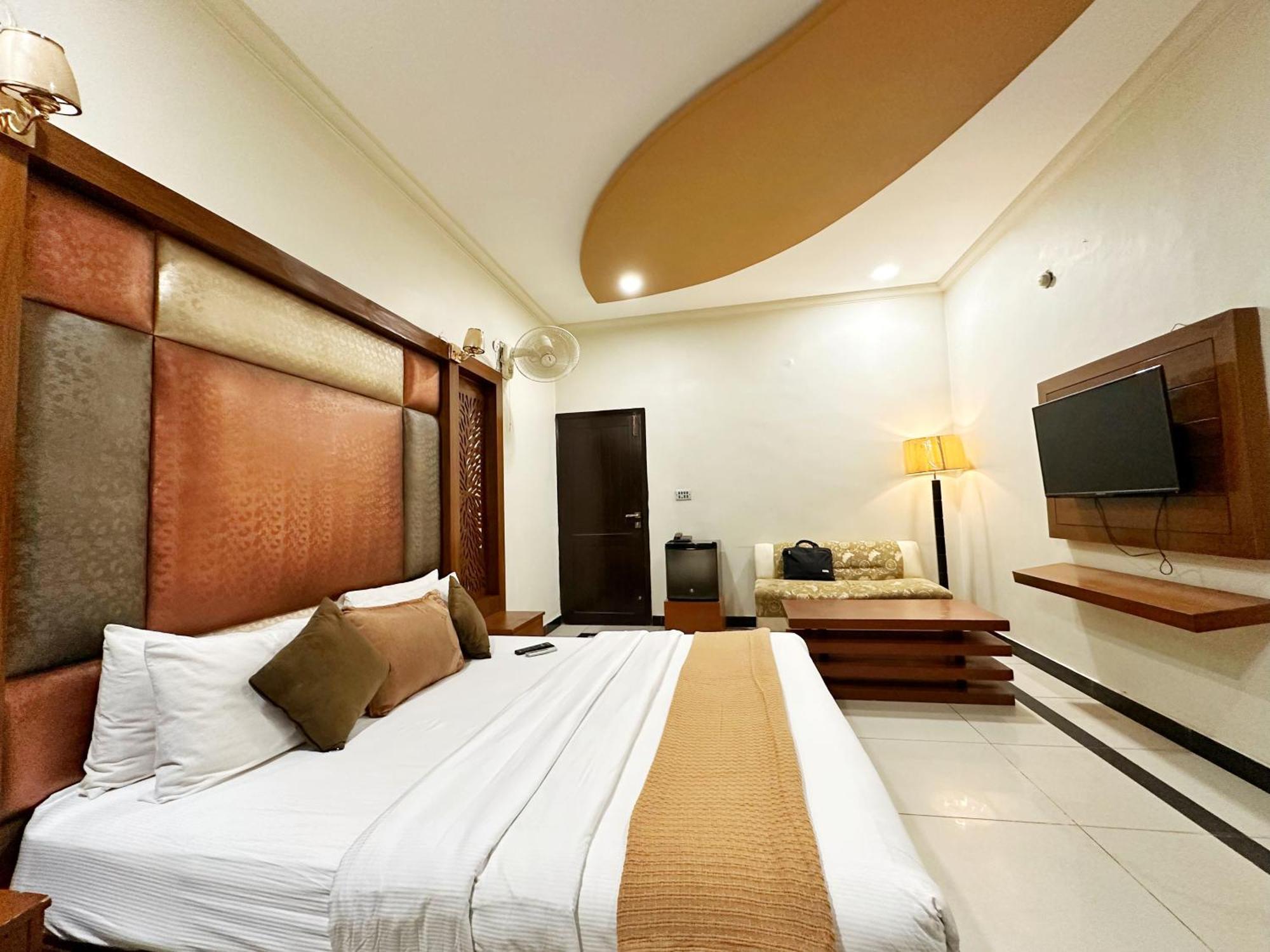 The Grand Hotel Multan Exterior foto