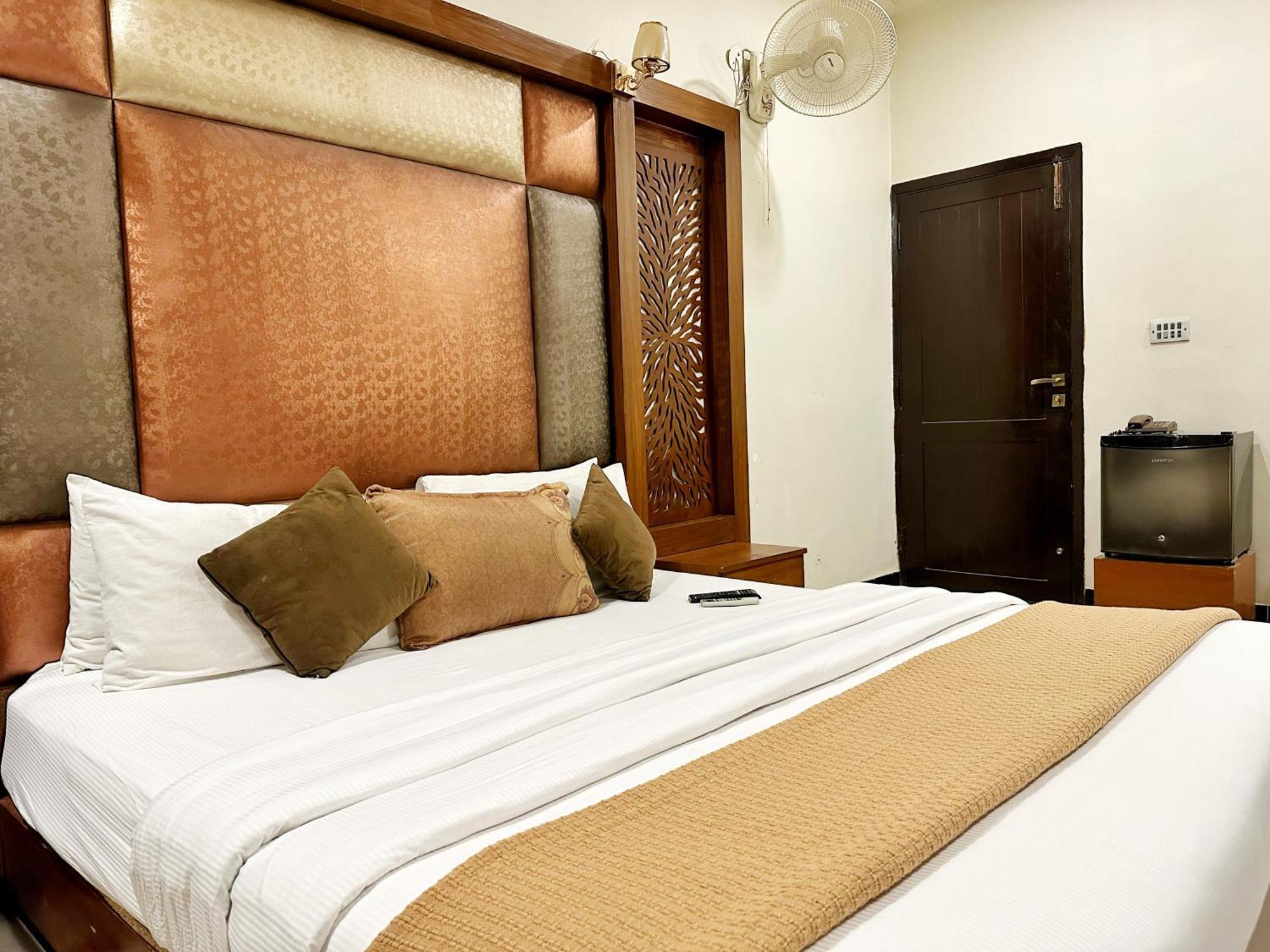 The Grand Hotel Multan Exterior foto
